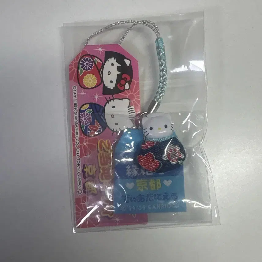 [BUNJANG] Kitty Daniel Kyoto Limited Edition Strap Keychain / 고전 키티 스트랩 교토 한정 다니엘 결연 부적 핸드폰줄 키링 비즈