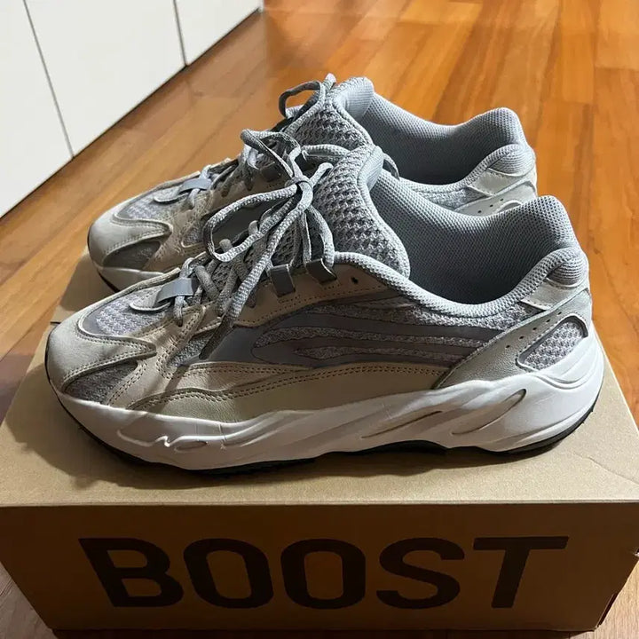 [BUNJANG] Adidas Yeezy 700 V3 Cream Sneakers / 아디다스 이지 700 V3 크림