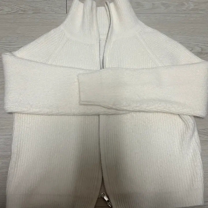 [BUNJANG] White Knit Zip-Up / 흰색 니트 집업