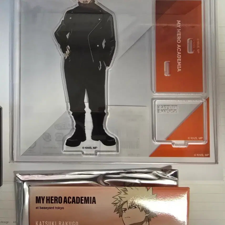 [BUNJANG] My Hero Academia Bakugo Baseyard Acrylic Stand + Long Can Badge / 나히아 히로아카 바쿠고 베이스야드 아크릴스탠드 + 롱캔뱃지