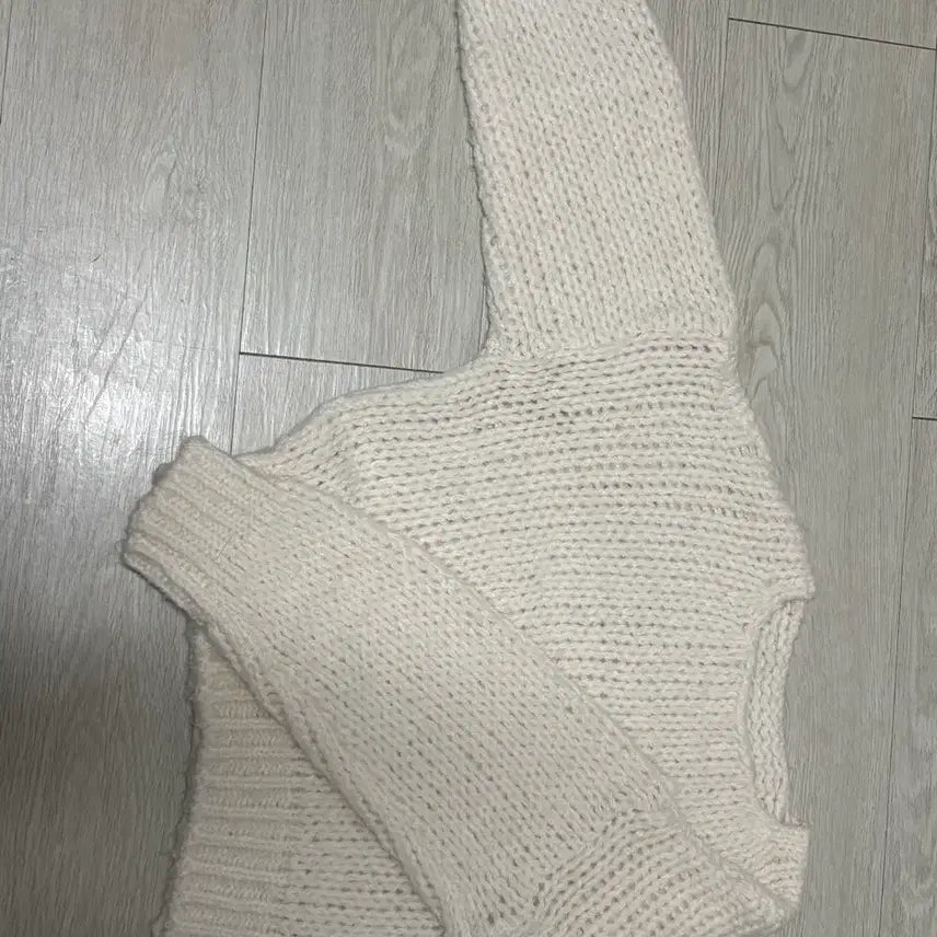 [BUNJANG] Off-Shoulder Ivory Knit Sweater / 오프숄더 아이보리 니트