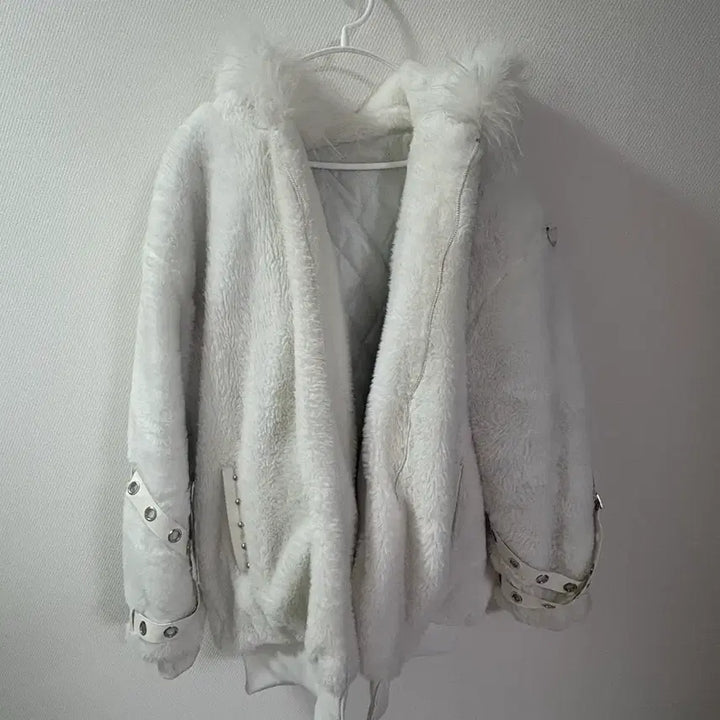 [BUNJANG] White Teddy Bear Fur Hoodie / 지뢰계 화이트 곰돌이 퍼 후드집업