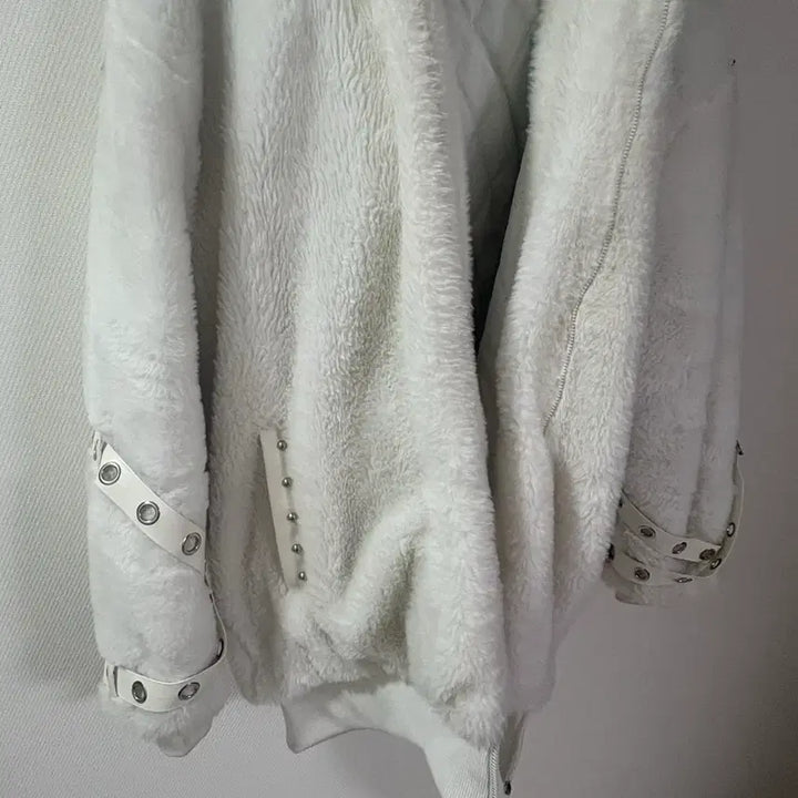 [BUNJANG] White Teddy Bear Fur Hoodie / 지뢰계 화이트 곰돌이 퍼 후드집업