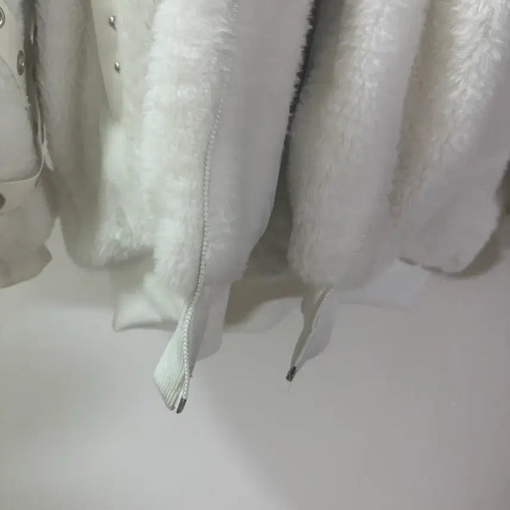 [BUNJANG] White Teddy Bear Fur Hoodie / 지뢰계 화이트 곰돌이 퍼 후드집업