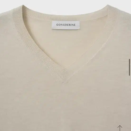 [BUNJANG] GONGDERINE V-Neck Knit Sweater Beige New with Tags / GONGDERINE 브이넥 니트 베이지 새상품 택O