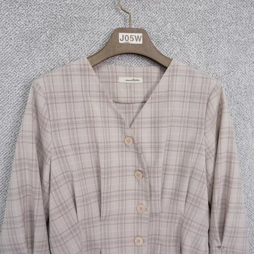 [BUNJANG] Roem Check Pattern Pintuck Blouse / 로엠 20SS 여성 체크패턴 핀턱 블라우스 55size