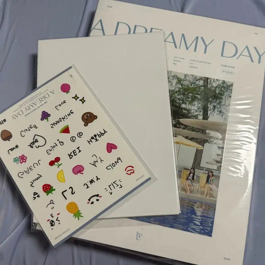 [BUNJANG] IVE A DREAMY DAY Photobook Bundle Set / 아이브 A DREAMY DAY 포토북 +포스터+스티커