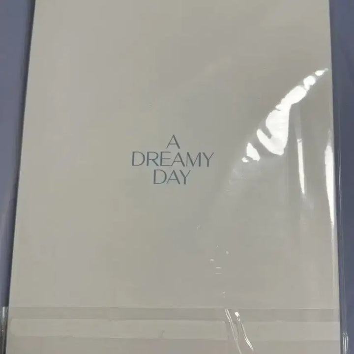 [BUNJANG] IVE A DREAMY DAY Photobook Bundle Set / 아이브 A DREAMY DAY 포토북 +포스터+스티커