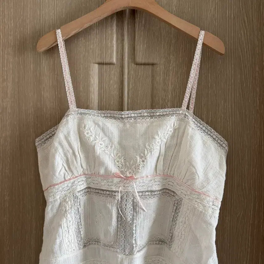 [BUNJANG] ZARA Sleeveless Lace Top / 택달린 새상품 자라 슬리브리스 레이스 탑