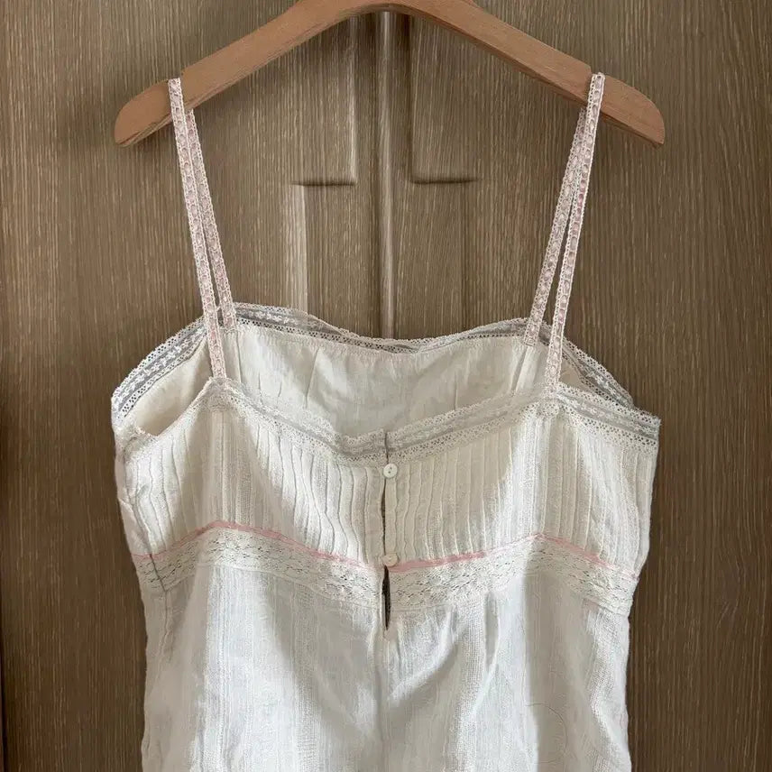 [BUNJANG] ZARA Sleeveless Lace Top / 택달린 새상품 자라 슬리브리스 레이스 탑