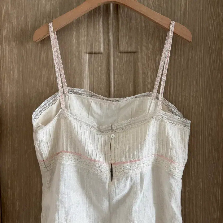 [BUNJANG] ZARA Sleeveless Lace Top / 택달린 새상품 자라 슬리브리스 레이스 탑