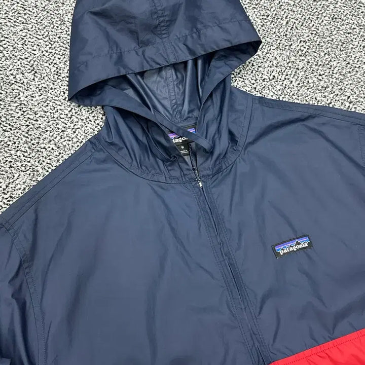 [SOLD OUT] [ 파타고니아 ] 정품 / 남성100 / 바람막이 자켓 네이비/레드