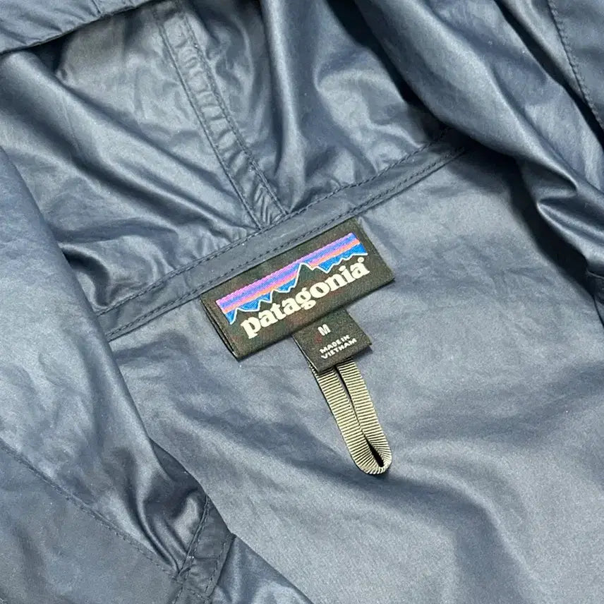 [SOLD OUT] [ 파타고니아 ] 정품 / 남성100 / 바람막이 자켓 네이비/레드