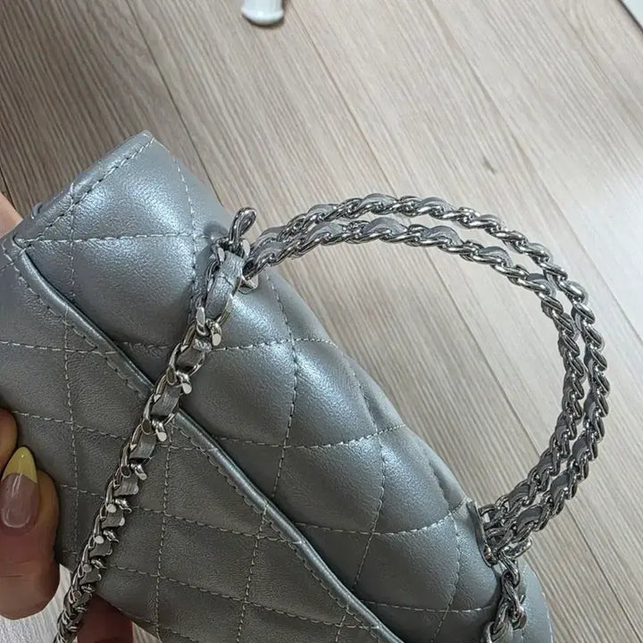 [SOLD OUT] 퀼팅 체인 미니백 (실버)