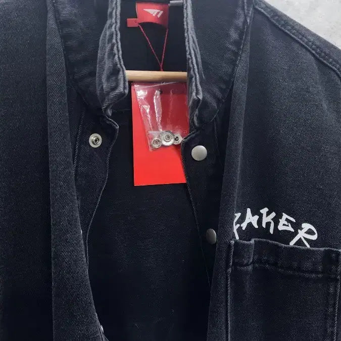 [SOLD OUT] [미개봉/새상품] T1 페이커 데님 셔츠 자켓 (Black)