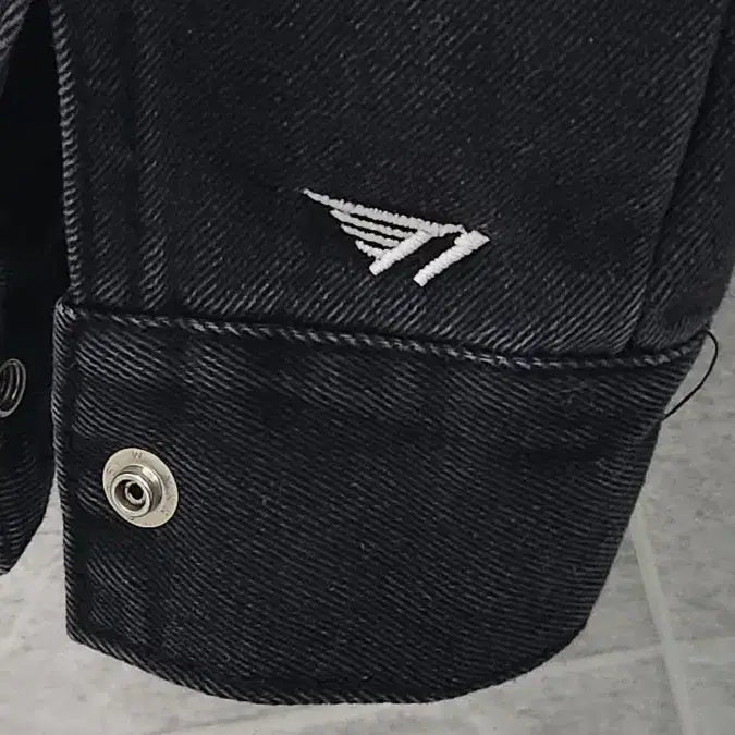 [SOLD OUT] [미개봉/새상품] T1 페이커 데님 셔츠 자켓 (Black)
