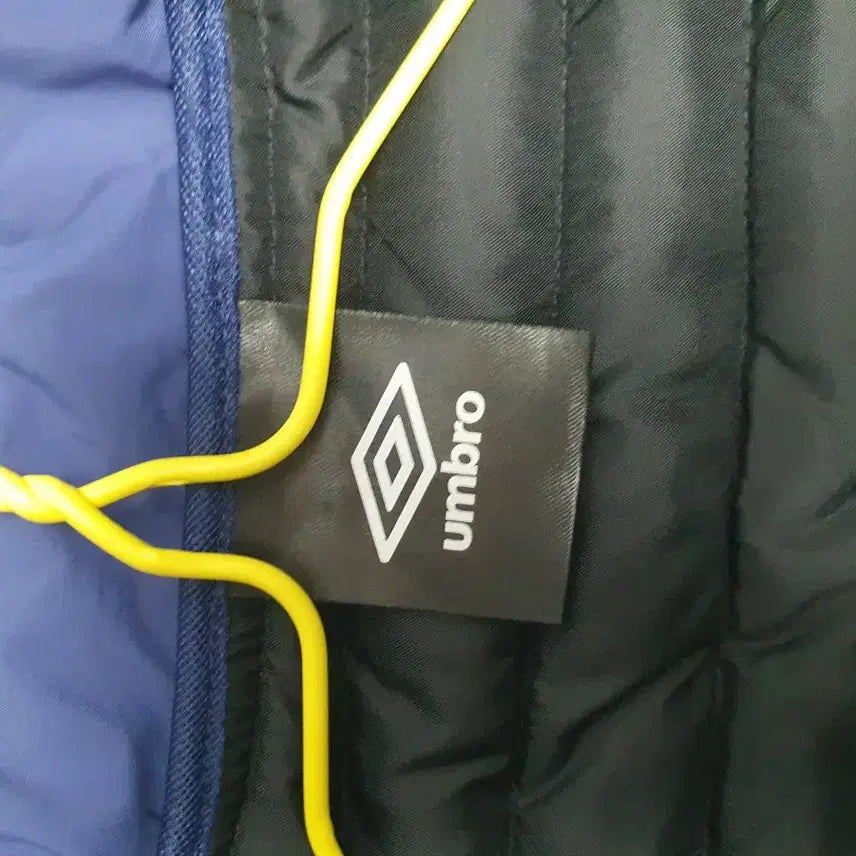[BUNJANG] Umbro Lightweight Padded Vest Blue (Size S) / 엄브로 경량 패딩 조끼 블루 s