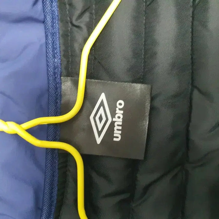 [BUNJANG] Umbro Lightweight Padded Vest Blue (Size S) / 엄브로 경량 패딩 조끼 블루 s