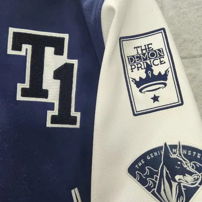 [BUNJANG] T1 2022 Invincible Armada Varsity Jacket / [한정판] 2022 티원콘 한정 무적함대 자켓