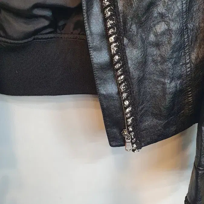 [SOLD OUT] 한섬 타임 레더 체인장식자켓  82-94-160