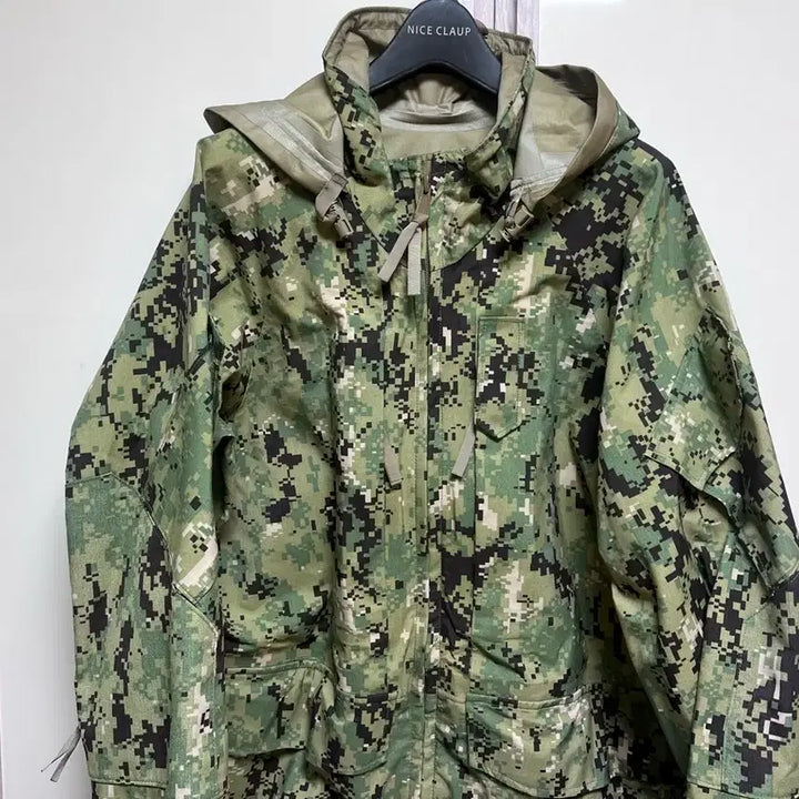 [BUNJANG] US Navy GORE-TEX Type III AOR2 Woodland Parka M/R / (NEW)미군 고어텍스 네이비 실 AOR2 타입3 우드랜드 파카 M/R