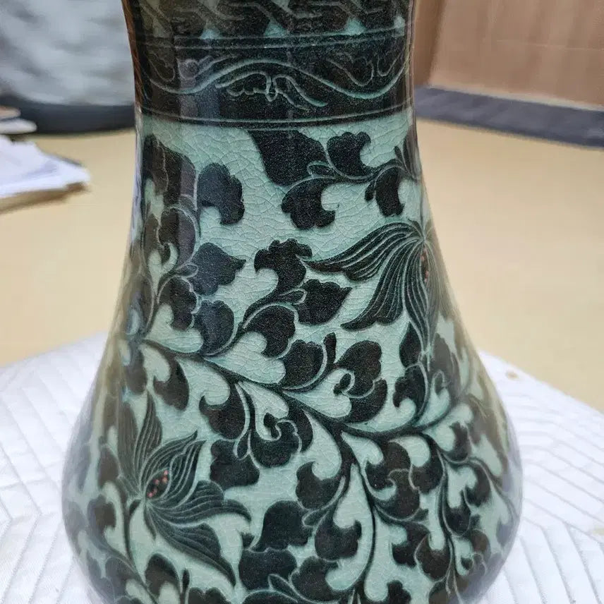 [BUNJANG] Hansanbong Lee Sang-gyu Celadon Porcelain Vase / 한산봉 이상규 도자기