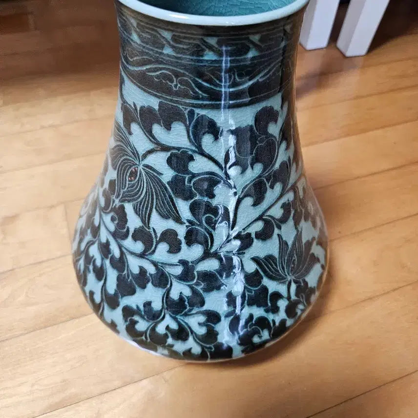[BUNJANG] Hansanbong Lee Sang-gyu Celadon Porcelain Vase / 한산봉 이상규 도자기