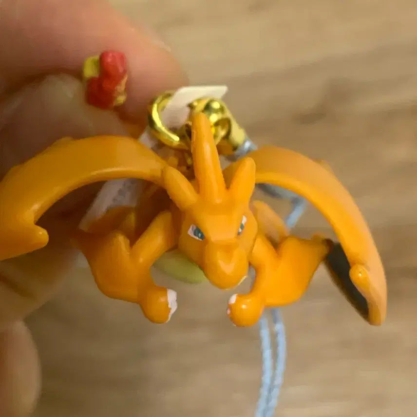 [BUNJANG] Pokemon Sky Splendor Gacha Mega Charizard Y Figure Keychain Charm / 포켓몬 천공의 비상 가챠 메가리자몽Y 피규어 키링 챰
