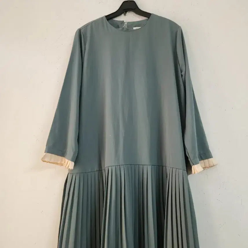 [BUNJANG] Pleated Long Dress - Blue Gray Mix / 플리츠 롱 원피스 블루그레이 배색