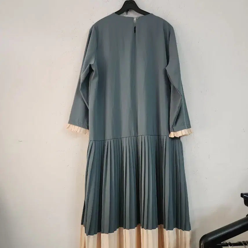 [BUNJANG] Pleated Long Dress - Blue Gray Mix / 플리츠 롱 원피스 블루그레이 배색
