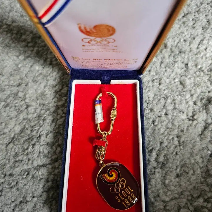 [BUNJANG] 88 Seoul Olympic Commemorative Keyring with Case / 88 서울올림픽 기념 키링 열쇠고리 케이스포함