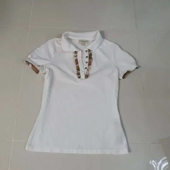 [SOLD OUT] 버버리 화이트 카라 반팔 티셔츠