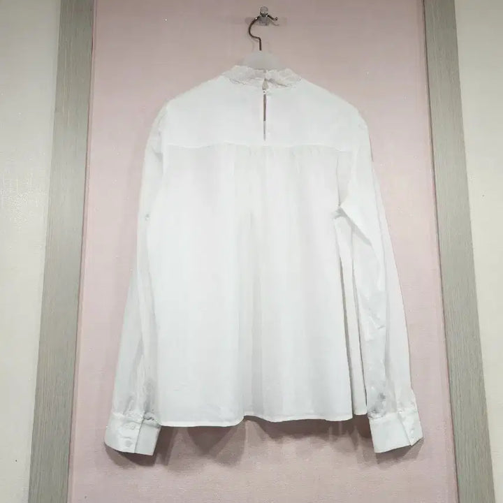 [BUNJANG] Thursday Island High Neck Lace Pintuck Blouse / 써스데이아일랜드 하이넥레이스핀턱블라우스