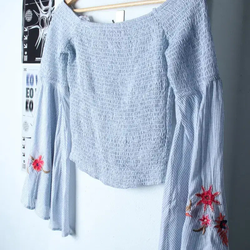 [BUNJANG] Guess Off-Shoulder Long Sleeve T-shirt / W(S) 게스 긴팔티셔츠 오프숄더 연블루 키치-1803E