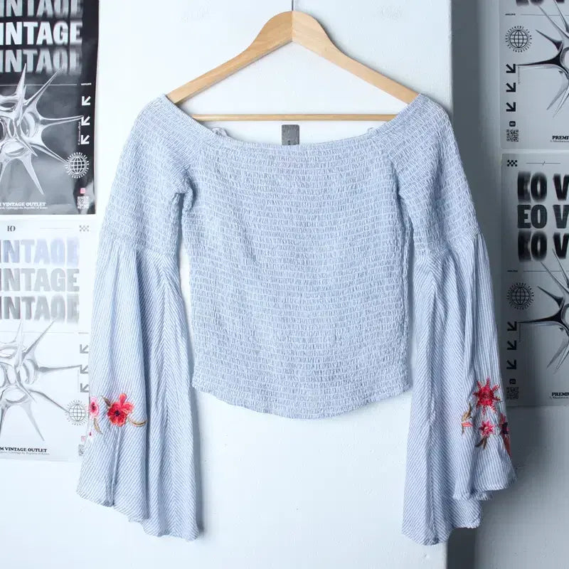 [BUNJANG] Guess Off-Shoulder Long Sleeve T-shirt / W(S) 게스 긴팔티셔츠 오프숄더 연블루 키치-1803E