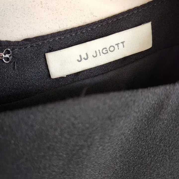[SOLD OUT] JJ지고트 시스루 슬리브리스 원피스 55사이즈