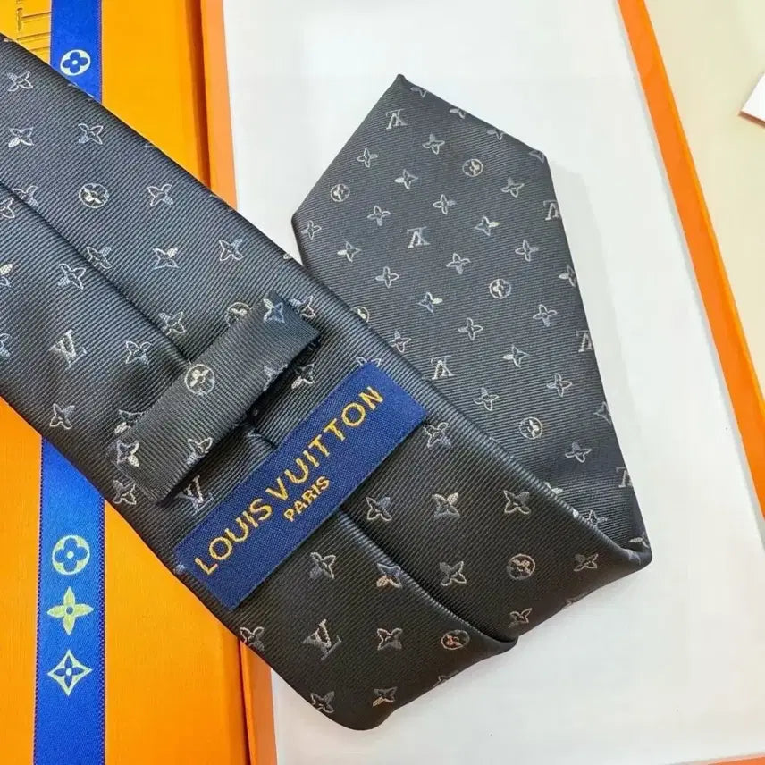 [SOLD OUT] 루이비통 모노그램 실크 넥타이 풀박스