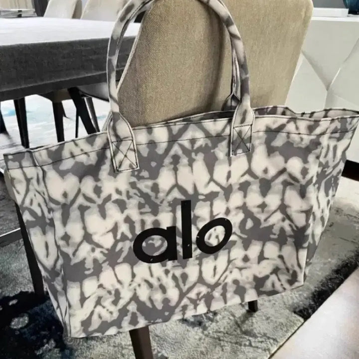[BUNJANG] Alo Yoga Tie-Dye Tote Bag / 알로요가 alo 타이다이 토트백 새제품