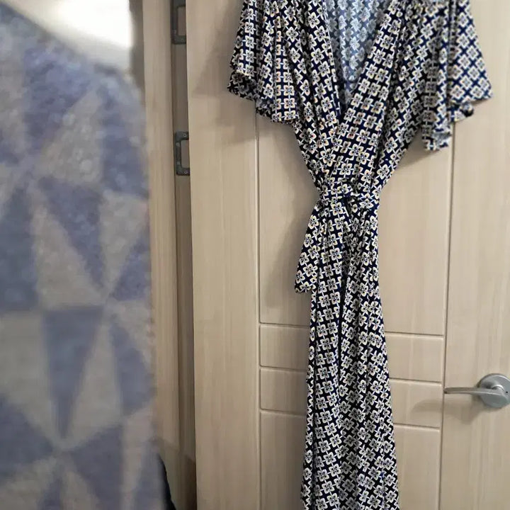 [BUNJANG] Floral Pattern Wrap Long Dress / 플라워 패턴 랩 롱 원피스