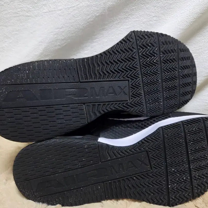 [BUNJANG] Nike Air Max Black Sneakers / 나이키 에어맥스 블랙 260사이즈
