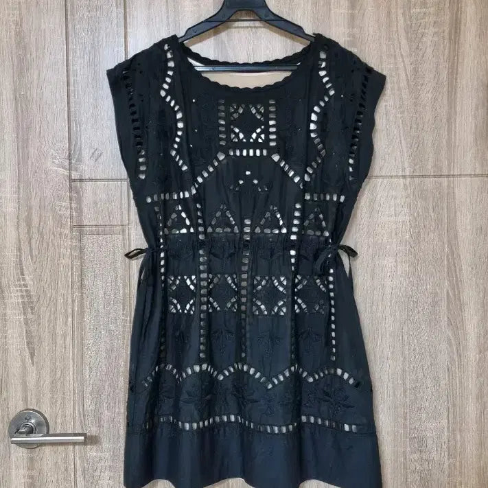 [BUNJANG] Imported Punching Dress / 수입 펀칭원피스