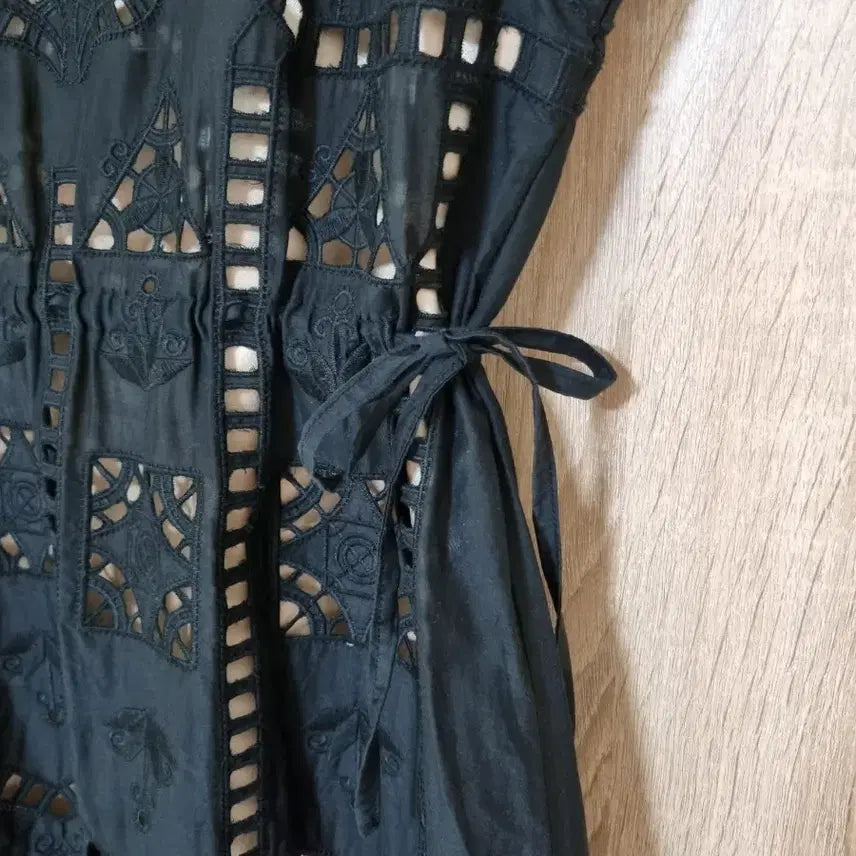 [BUNJANG] Imported Punching Dress / 수입 펀칭원피스