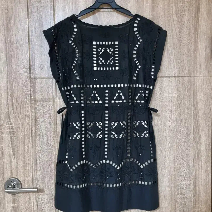 [BUNJANG] Imported Punching Dress / 수입 펀칭원피스