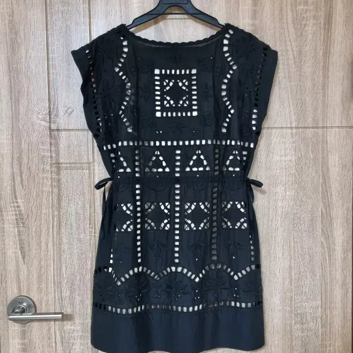 [BUNJANG] Imported Punching Dress / 수입 펀칭원피스