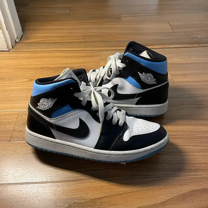 [BUNJANG] Nike Jordan 1 Mid University Blue Sneakers / (W265) 조던1 미드 유니버시티 블루
