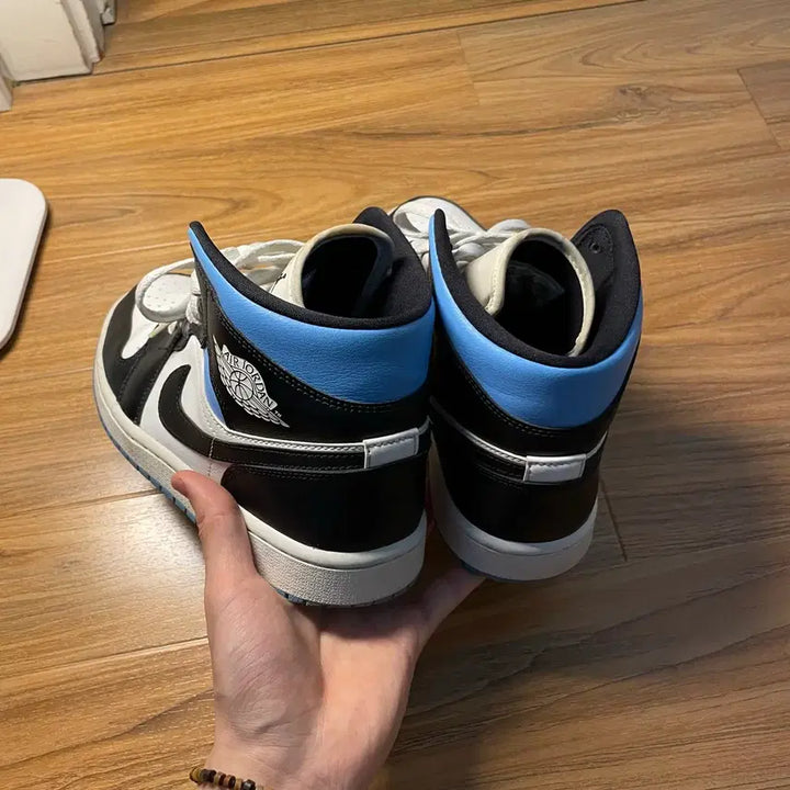 [BUNJANG] Nike Jordan 1 Mid University Blue Sneakers / (W265) 조던1 미드 유니버시티 블루