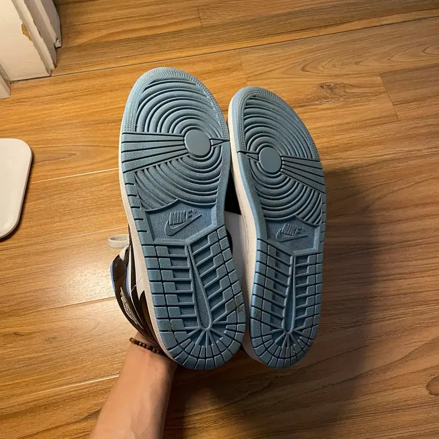 [BUNJANG] Nike Jordan 1 Mid University Blue Sneakers / (W265) 조던1 미드 유니버시티 블루
