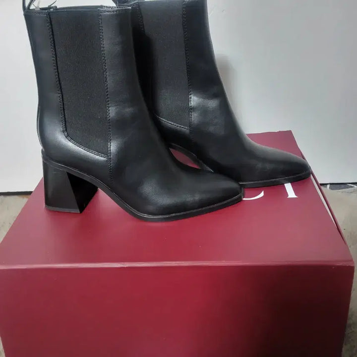 [BUNJANG] Zara Black Leather Ankle Boots Heels Shoes / 새상품 zara 자라 블랙 가죽 구두 앵클 부츠 힐 슈즈 35 225