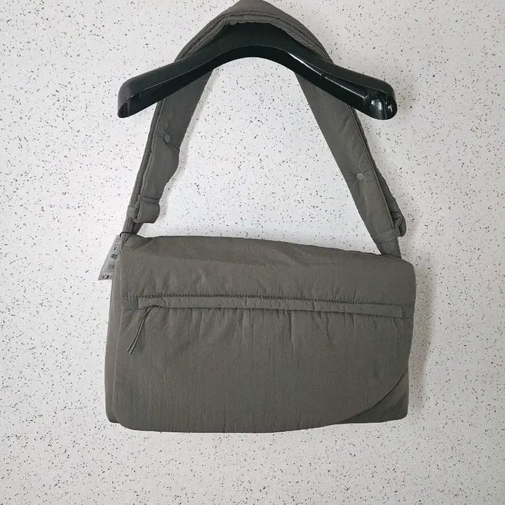 [BUNJANG] ZARA Padded Shoulder Bag Crossbody Khaki / 자라 패딩 숄더백 크로스백 카키 3307 420