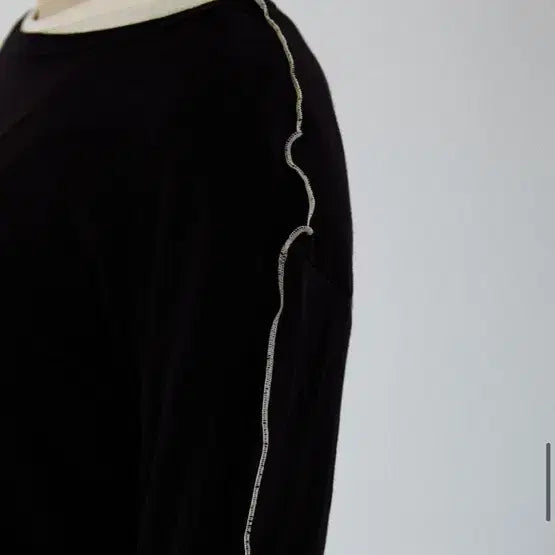 [BUNJANG] Youngoh Line Pointed Longsleeve - Black / 영오 youngoh LINE POINTED LONGSLEEVE 블랙
